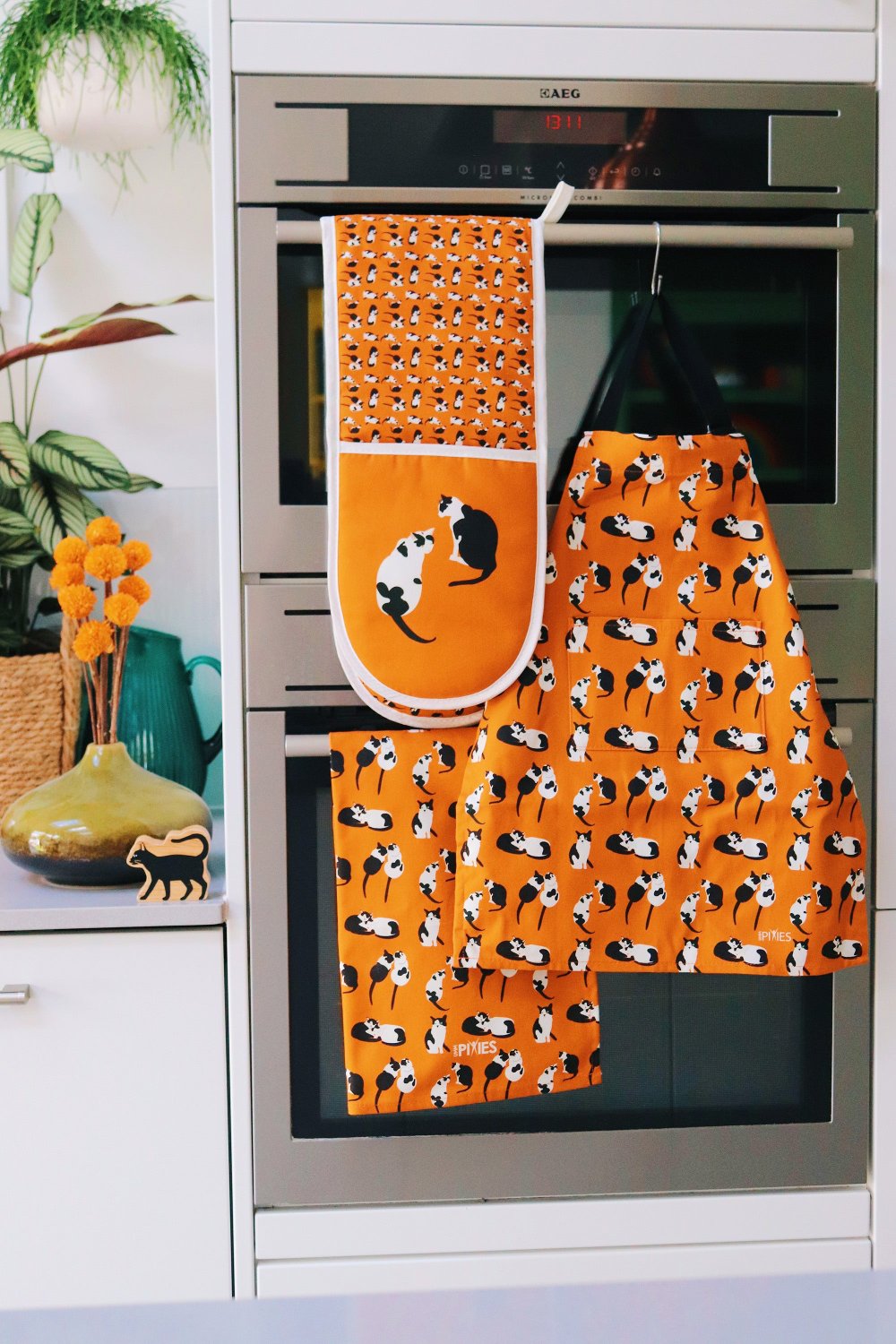 orange Cat oven gloves designed and made in the uk from organic cotton
