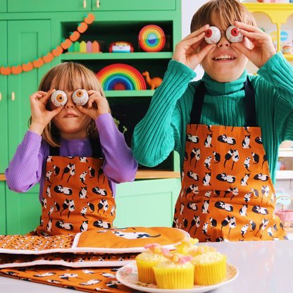 Organic cotton cat aprons. UK Designed and made. Photo credit @Rachelandthelittlebirds