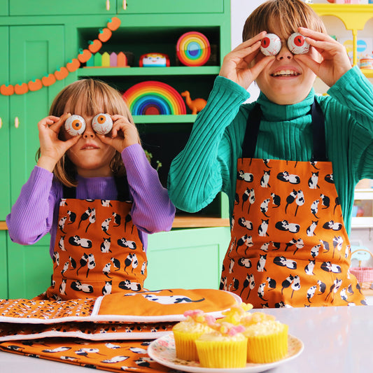 Organic cotton cat aprons. UK Designed and made. Photo credit @Rachelandthelittlebirds
