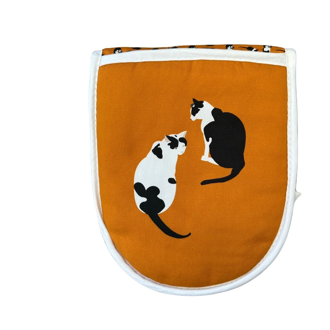 close up of right mitt of orange cats oven gloves