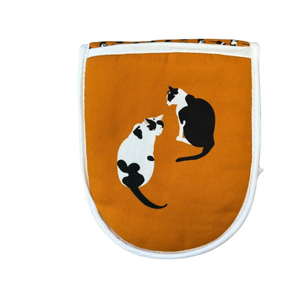 close up of right mitt of orange cats oven gloves