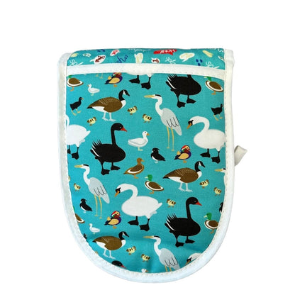 close up of right mitt of ducks oven gloves