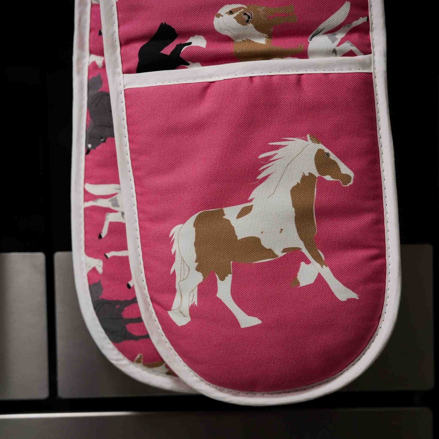 Oven mitt with horse design in bright pink organic cotton