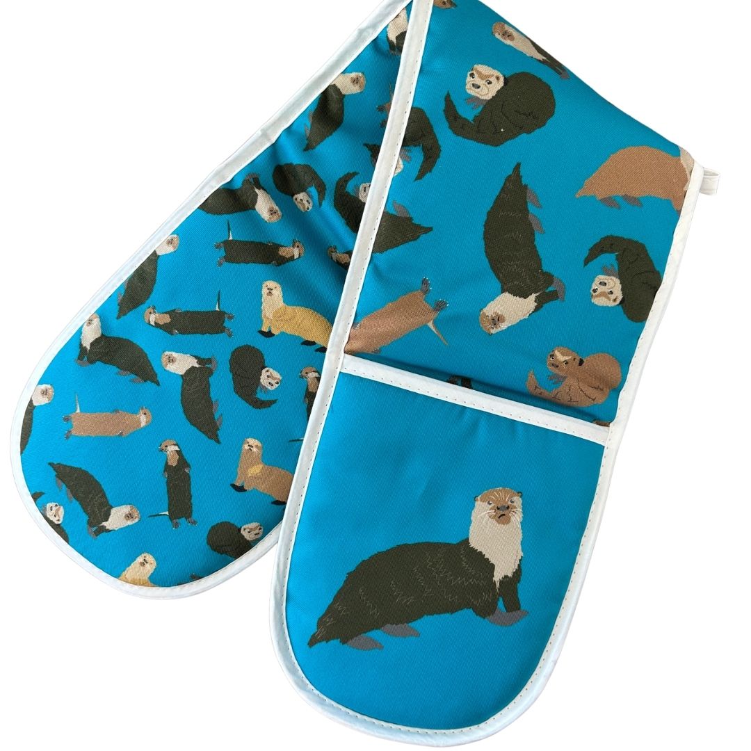 Oven mitt and pot holder with otter pattern on a blue background