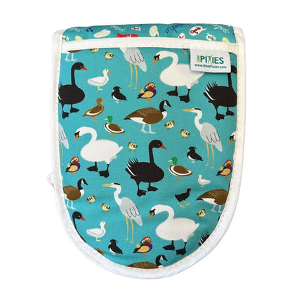 close up of left mitt of ducks oven gloves