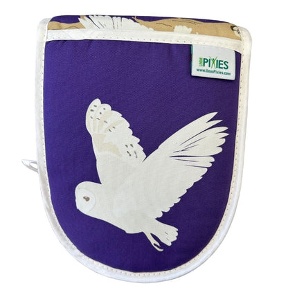 close up of left mitt of owls oven gloves showing barn owl illustration