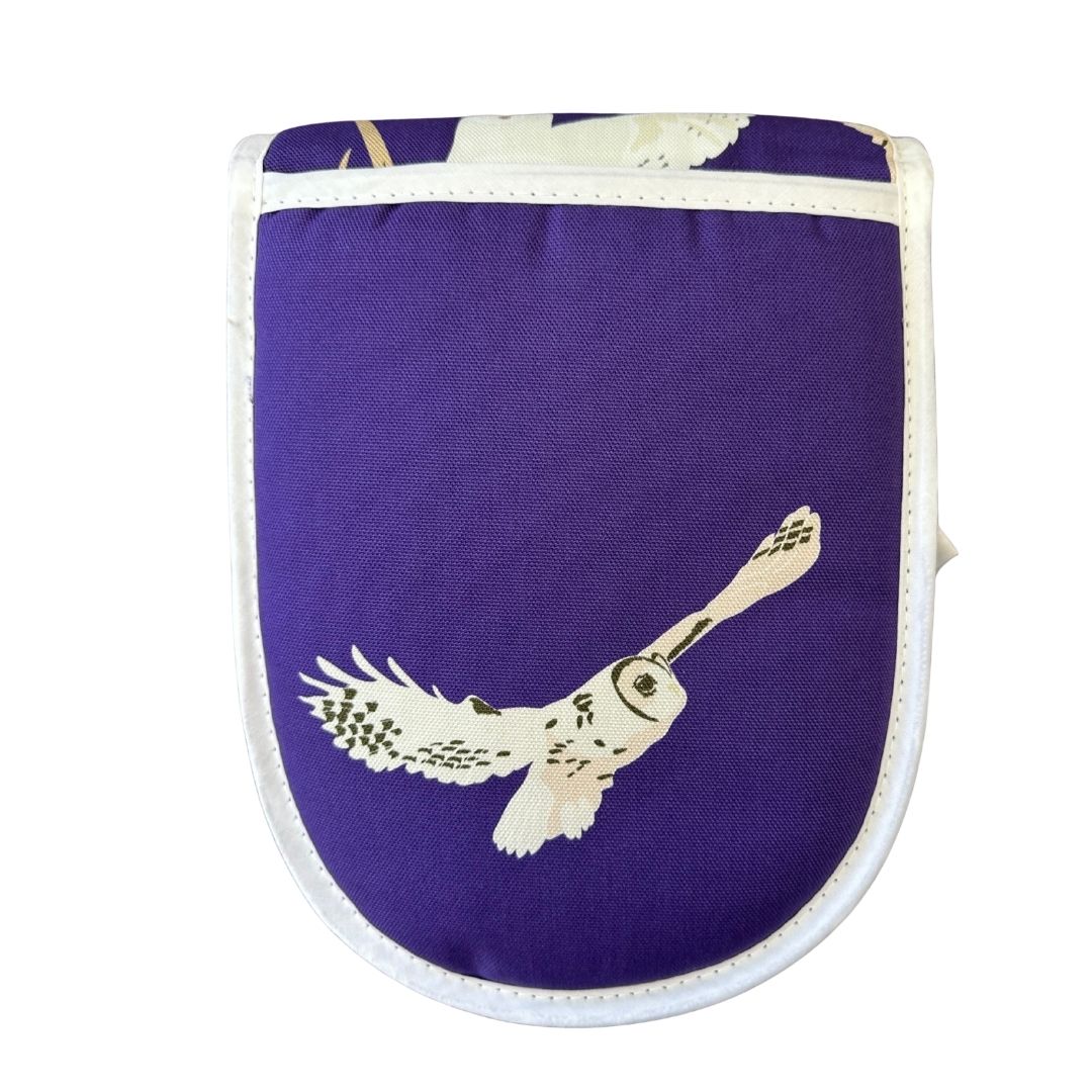 close up of right mitt of owls oven gloves